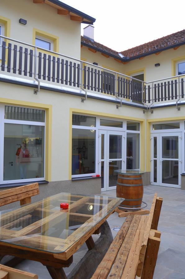 Pension Zum Strell Hollabrunn Zewnętrze zdjęcie